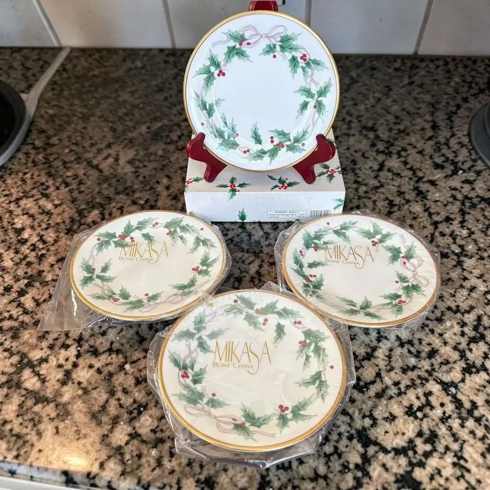 Mikasa Ribbon Holly Bread Butter Plates Set of 4 Bone China CAF03 Christmas
